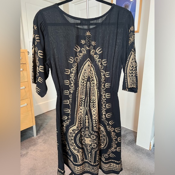 Elegant Black and Gold Long Sleeve Dress - Picture 2 of 4